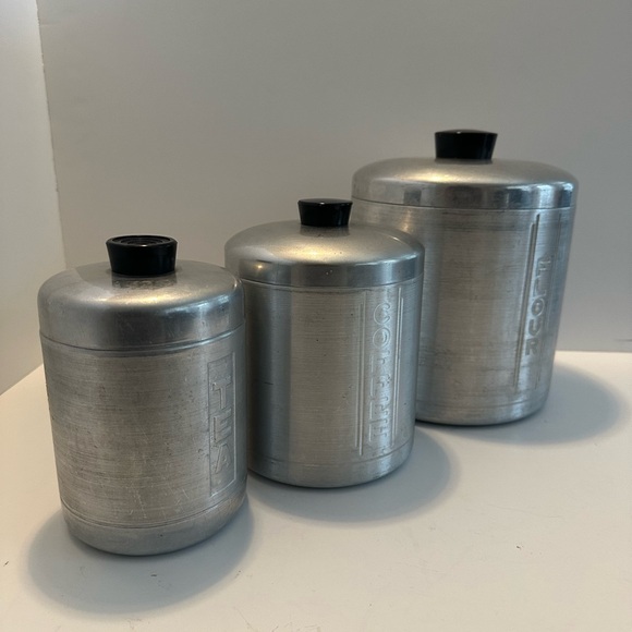 Vintage Nesting Metal Mid-Century Kitchen Canisters, Flour, Coffee, Tea - Picture 8 of 8